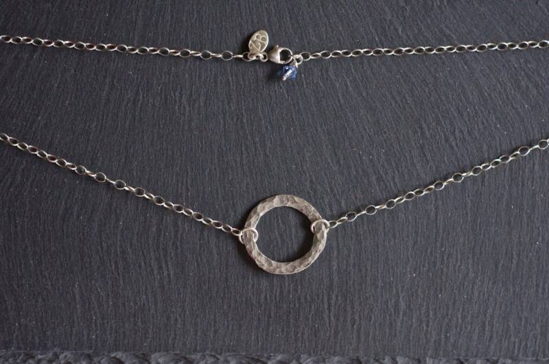 Feiner Silber Gehämmerter Eternity Anhänger Feiner Silber Gehämmerter Eternity Anhänger von SilverandCedar