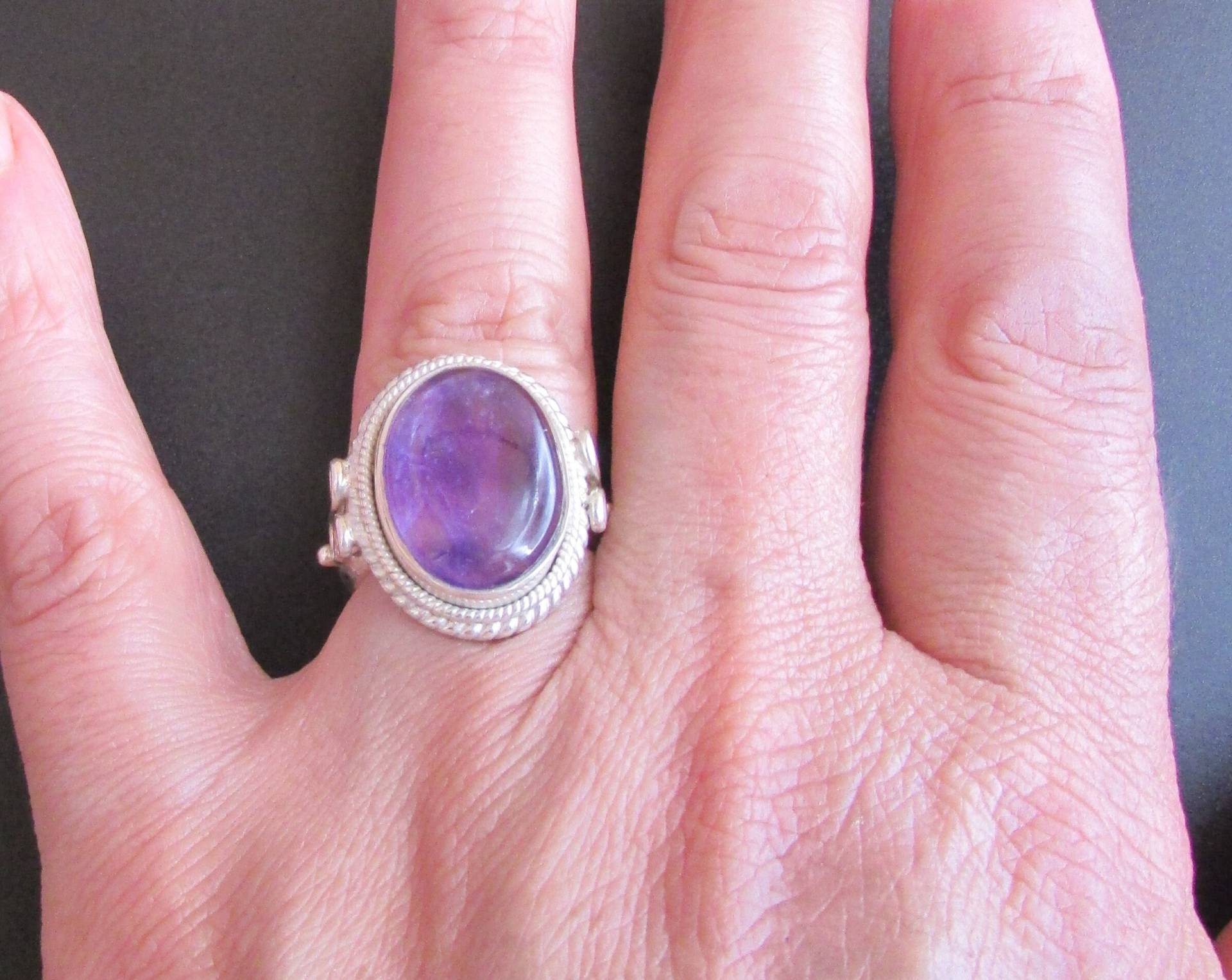 Amethyst Sterling Silber Ring - Größe 7 Handgemachtes Edelstein Design Amethyst Sterling Silber Ring - Größe 7 Handgemachtes Edelstein Design von Silverandthingsnet