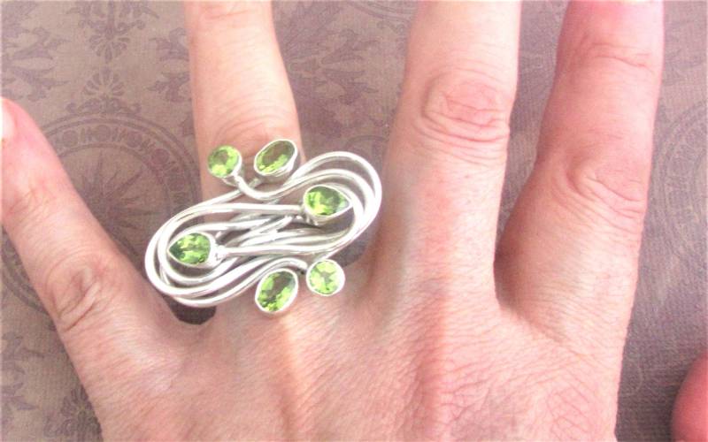Peridot Sterling Silber Ring Filigrane Kunst Nest Design Peridot Sterling Silber Ring Filigrane Kunst Nest Design von Silverandthingsnet