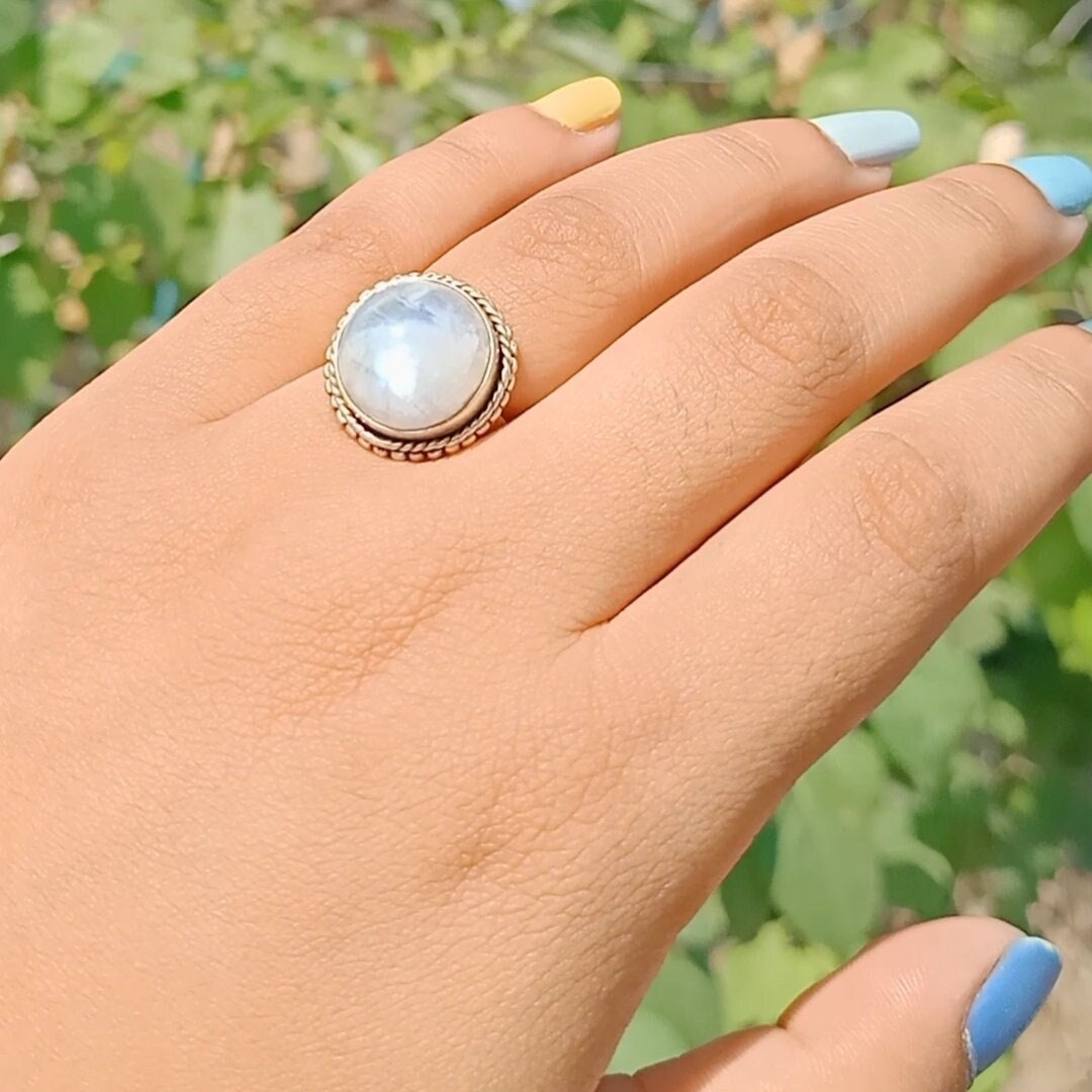 Boho Ring, Regenbogen Mondstein Silber Unikat Blaustein Schmuck, Napoleon Ringe von Silverboho925