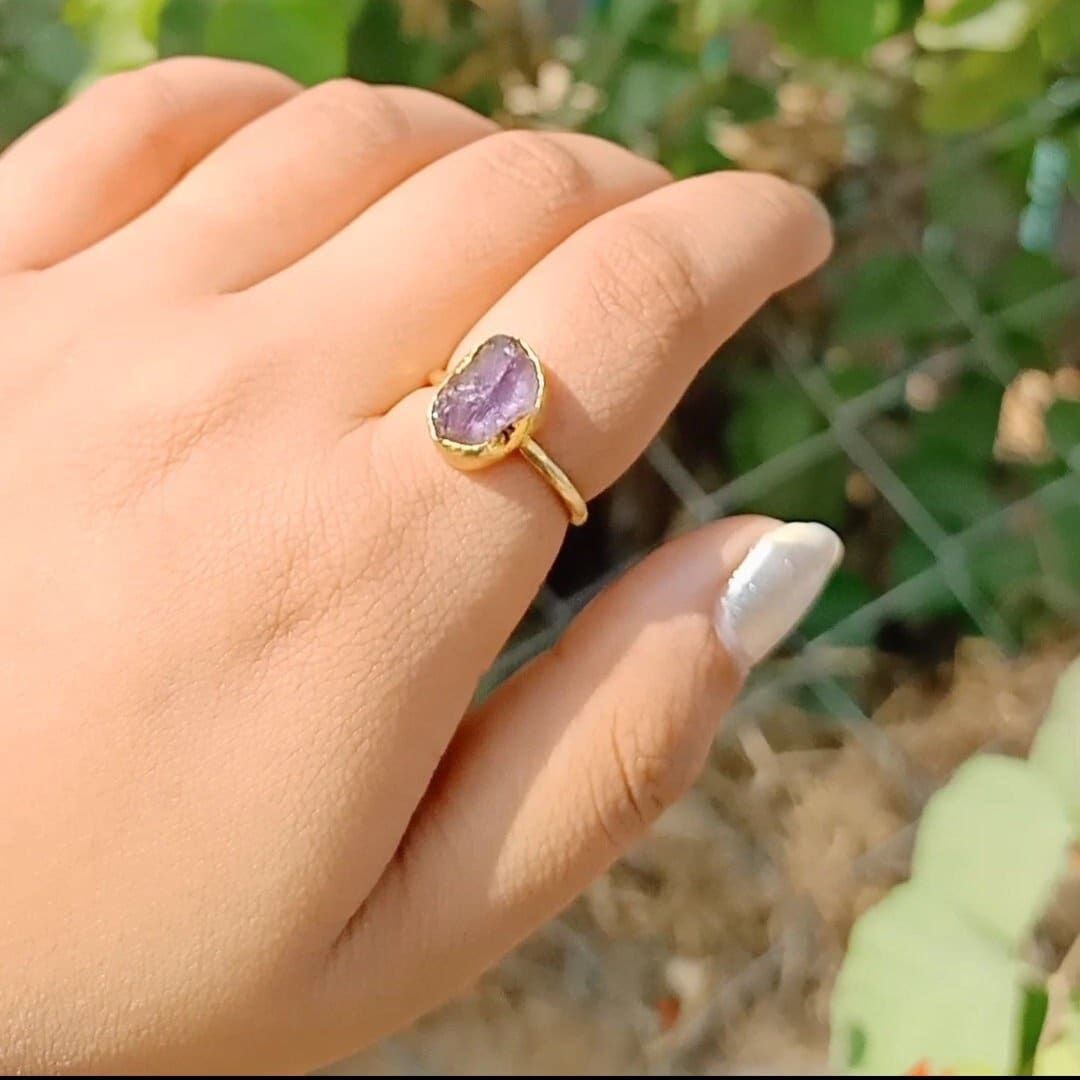 Rohstein Ring, Amethyst Gold Finish Ringe, Lila Stein Handgemachter Boho Schmuck, Vergoldet, Geschenk von Silverboho925