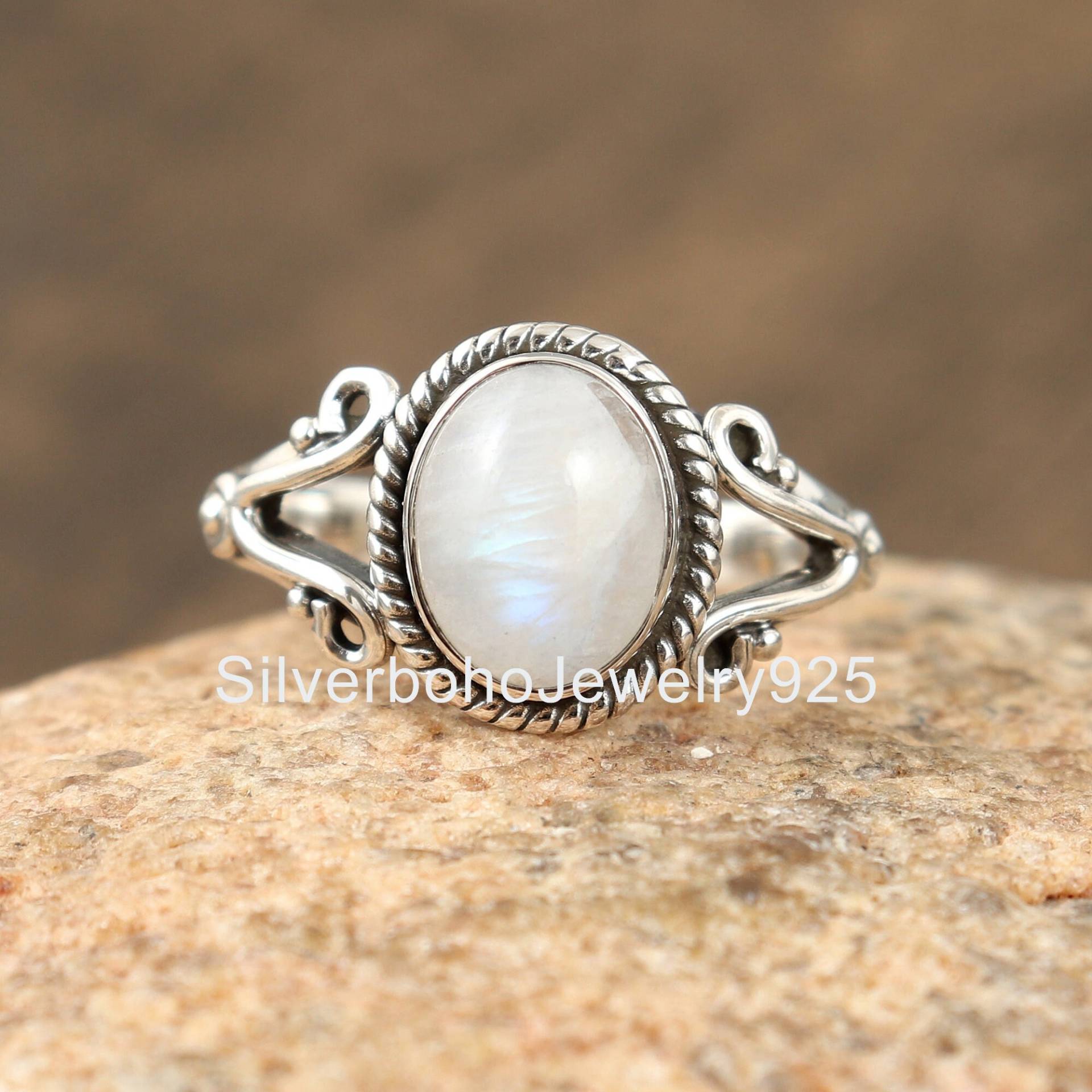 Natürlicher Regenbogen Mondstein Ring, Oval Silber Weißer Geschenk Für Sie, Einzigartiger Handgemachter Juni Birthstone Ring Natürlicher Regenbogen Mondstein Ring, Oval Silber Weißer Geschenk Für Sie, Einzigartiger Handgemachter Juni Birthstone Ring von SilverbohoJewelry925