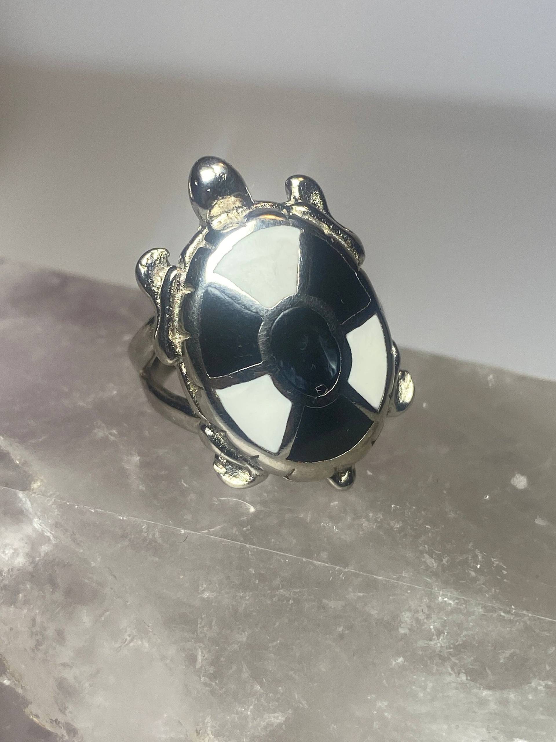 Schildkröte Ring Südwestlich Schwarz Und Weiß Sterling Silber Frauen Größe 5.25 Schildkröte Ring Südwestlich Schwarz Und Weiß Sterling Silber Frauen Größe 5.25 von Silvercity925
