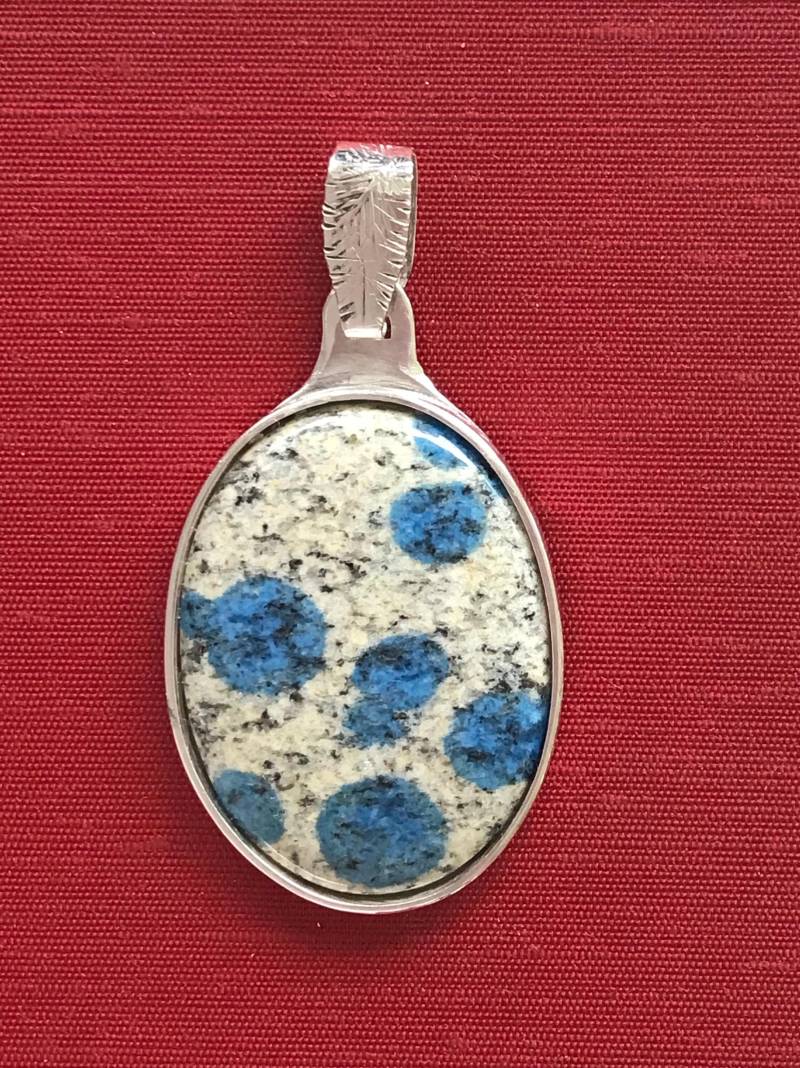 Grau Und Blau K2-Anhänger Mit Sterling Silber Lünette Grau Und Blau K2-Anhänger Mit Sterling Silber Lünette von Silvercraft