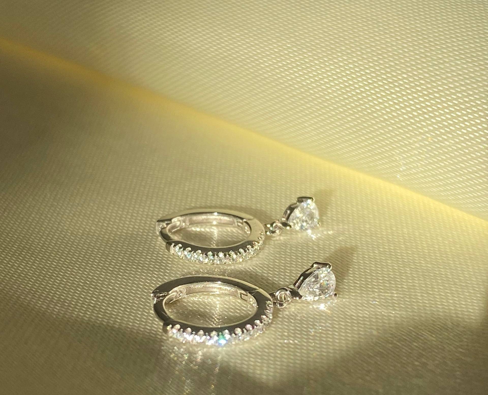 Creolen/ Ohrschmuck/ Sterling Silber 925/ Creolen Mit Steinchen/ Kristall Creolen/ Filigrane Ohrringe/ Eleganter Ohrschmuck von SilverellaStore