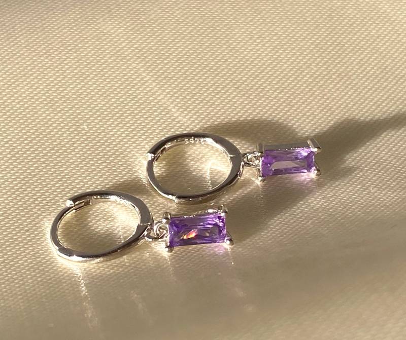 Creolen Lila/ Amethyst/ Ohrschmuck Sterling Silber 925/ Rechteckige Creolen/ Eleganter Schmuck/ Huggie Ohrringe/ Hoops Creolen Lila/ Amethyst/ Ohrschmuck Sterling Silber 925/ Rechteckige Creolen/ Eleganter Schmuck/ Huggie Ohrringe/ Hoops von SilverellaStore
