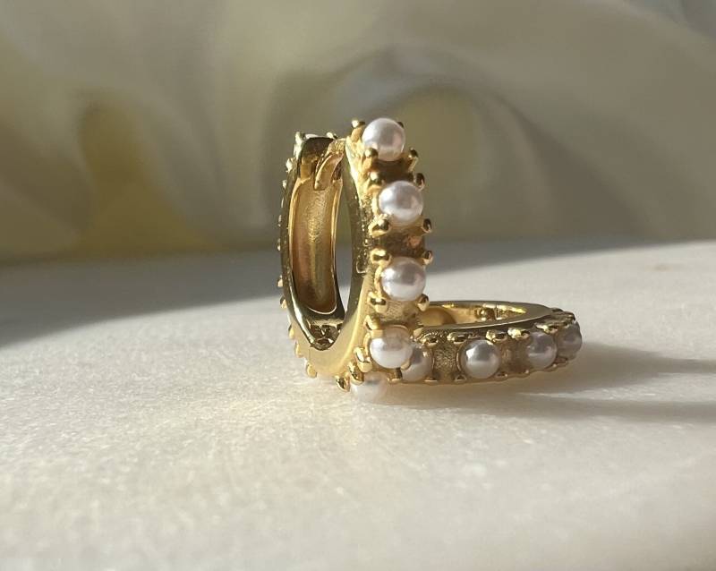 Creolen Mit Feinen Perlen in Silber 925 Plated Gold von SilverellaStore