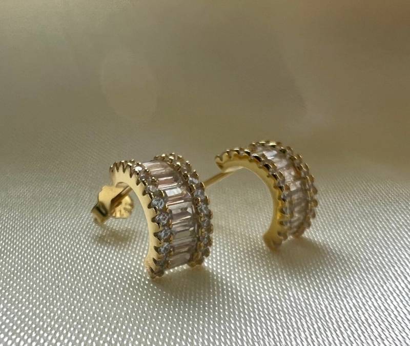 Creolen Mit Feinen Zirkoniakristallen in Gold von SilverellaStore