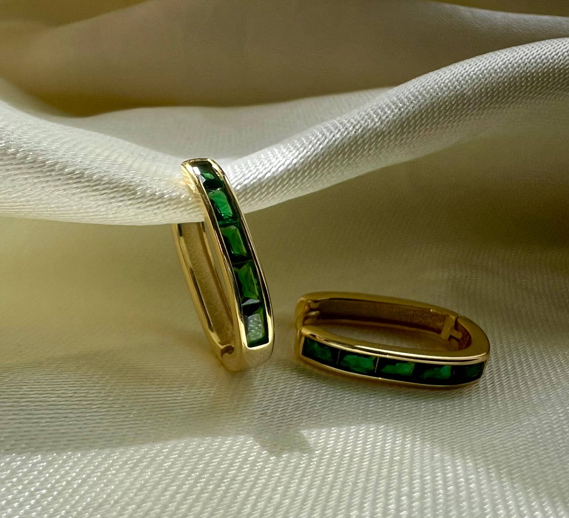 Eckige Creolen in Smaragdgrün Gold von SilverellaStore