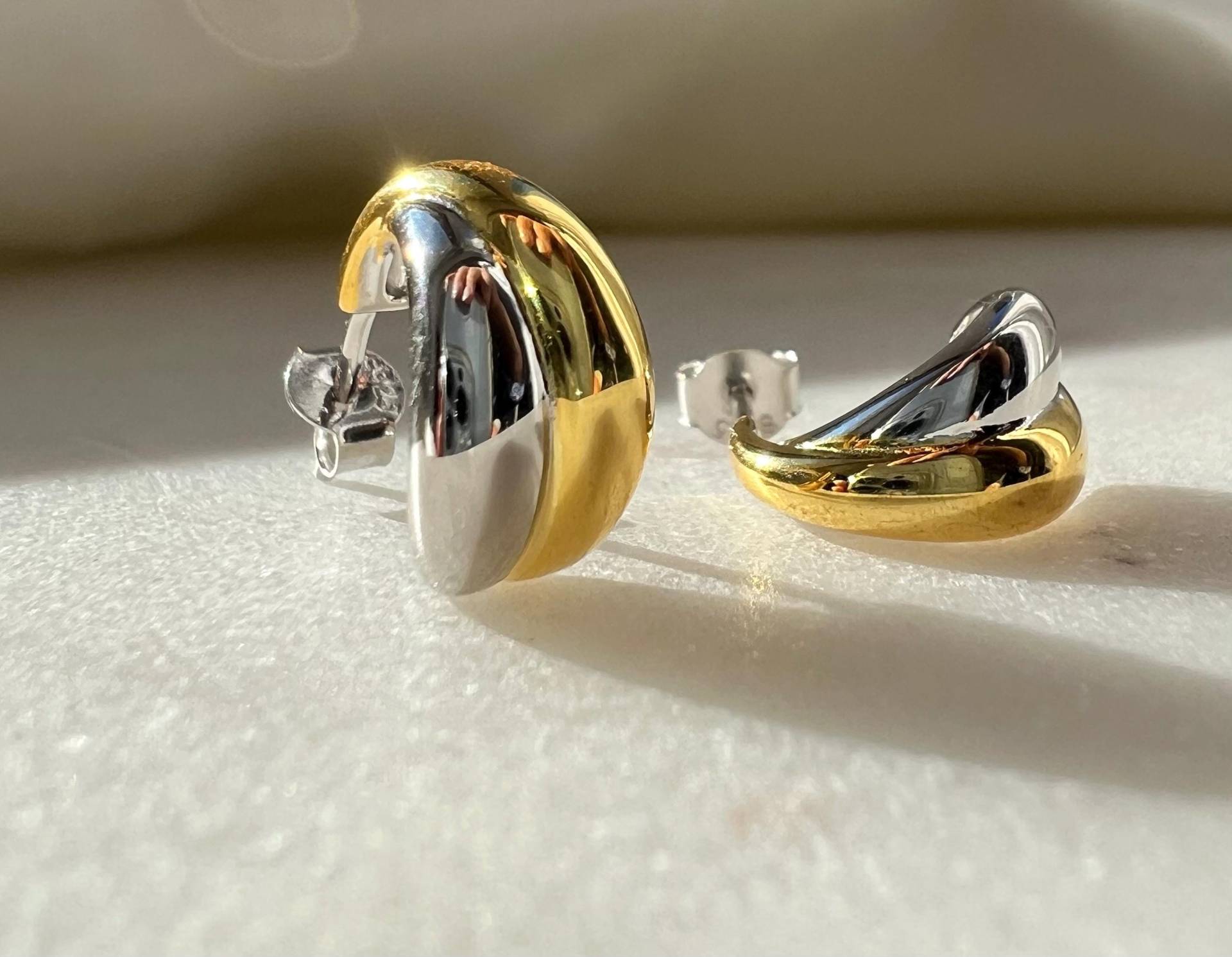 Elegante Creolen Im Mixing Metals Design Gold Und Silber Vereint von SilverellaStore