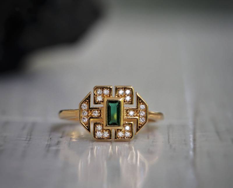 14K Vergoldeter Cluster Ring Grüner Zirkon Gold Ringemerland Style Vintage Stapelringart Deco Statement Ring von Silvergrams