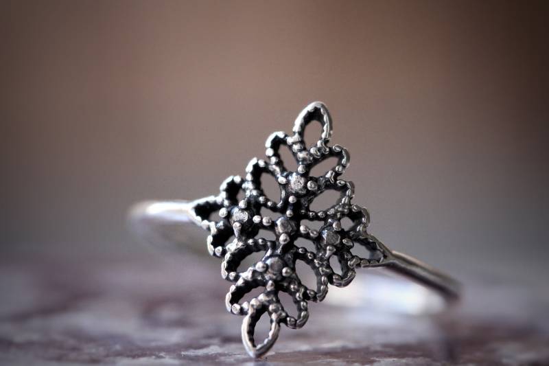 Zierliche Raute Filigrane Blume Sterling Silber Ring Zierliche Raute Filigrane Blume Sterling Silber Ring von Silvergrams