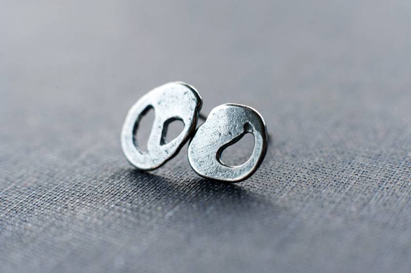 Oxidierte Sterling Silber Ohrstecker Abstraktes Skulpturales Design Oxidierte Sterling Silber Ohrstecker Abstraktes Skulpturales Design von SilvergrowthGallery