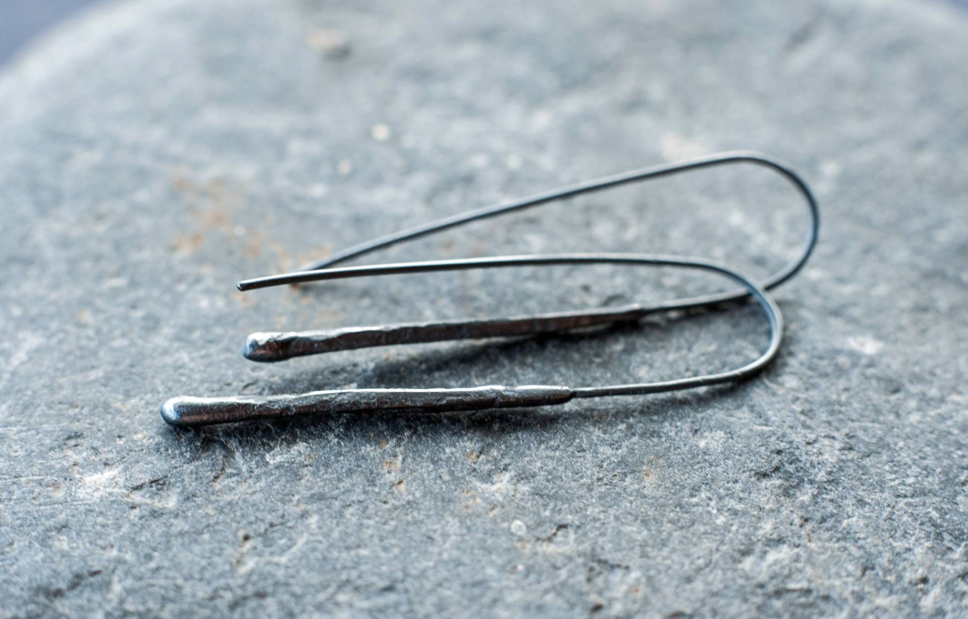Handgefertigte Ohrringe Aus Oxidiertem Sterlingsilber Gehämmertes, Netzartiges Design Handgefertigte Ohrringe Aus Oxidiertem Sterlingsilber Gehämmertes, Netzartiges Design von SilvergrowthGallery