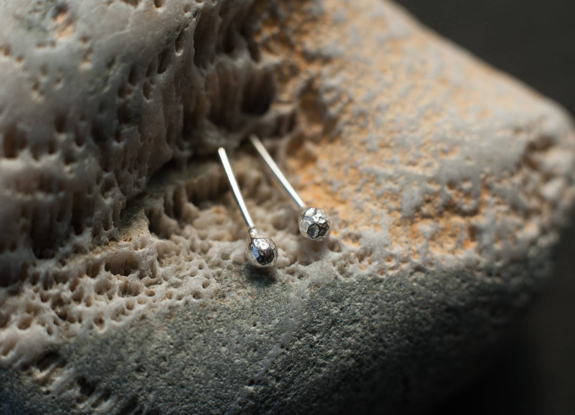 Retikulierte Ohrstecker, Träne Sterling Silber Geschenk Für Sie, Ihn, Rustikale von SilvergrowthGallery