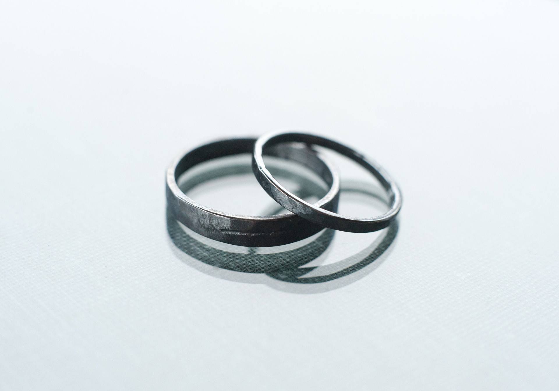 Oxidierte Sterling Silber Eheringe Set Retikulierte Rustikale Ringe Oxidierte Sterling Silber Eheringe Set Retikulierte Rustikale Ringe von SilvergrowthGallery