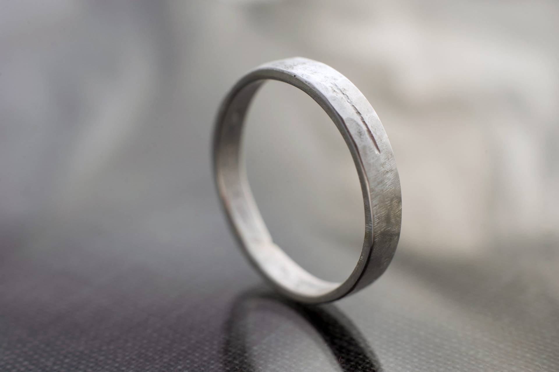 Retikulierte Sterling Silber Ring Gehämmerte Unisex Band Retikulierte Sterling Silber Ring Gehämmerte Unisex Band von SilvergrowthGallery