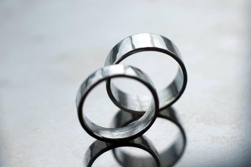 Handgemachtes Sterling Silber Ehering-Set Retikulierte Gehämmerte Ringe Handgemachtes Sterling Silber Ehering-Set Retikulierte Gehämmerte Ringe von SilvergrowthGallery