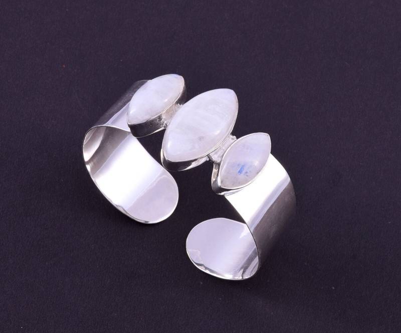 Regenbogen Mondstein Sterling Silber Armreif Armband Lünette von SilveriumGems