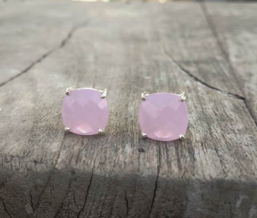 Rosa Chalcedon-Kissen-Gestüt Ohrring, Rosenquarz-Ohrringe, Edelstein-Ohrringe, Chalcedon-Ohrringe, Silberohrringe, Kissengestüt, Silbergestüt Rosa Chalcedon-Kissen-Gestüt Ohrring, Rosenquarz-Ohrringe, Edelstein-Ohrringe, Chalcedon-Ohrringe, Silberohrringe, Kissengestüt, Silbergestüt von SilverjewelleryFinds