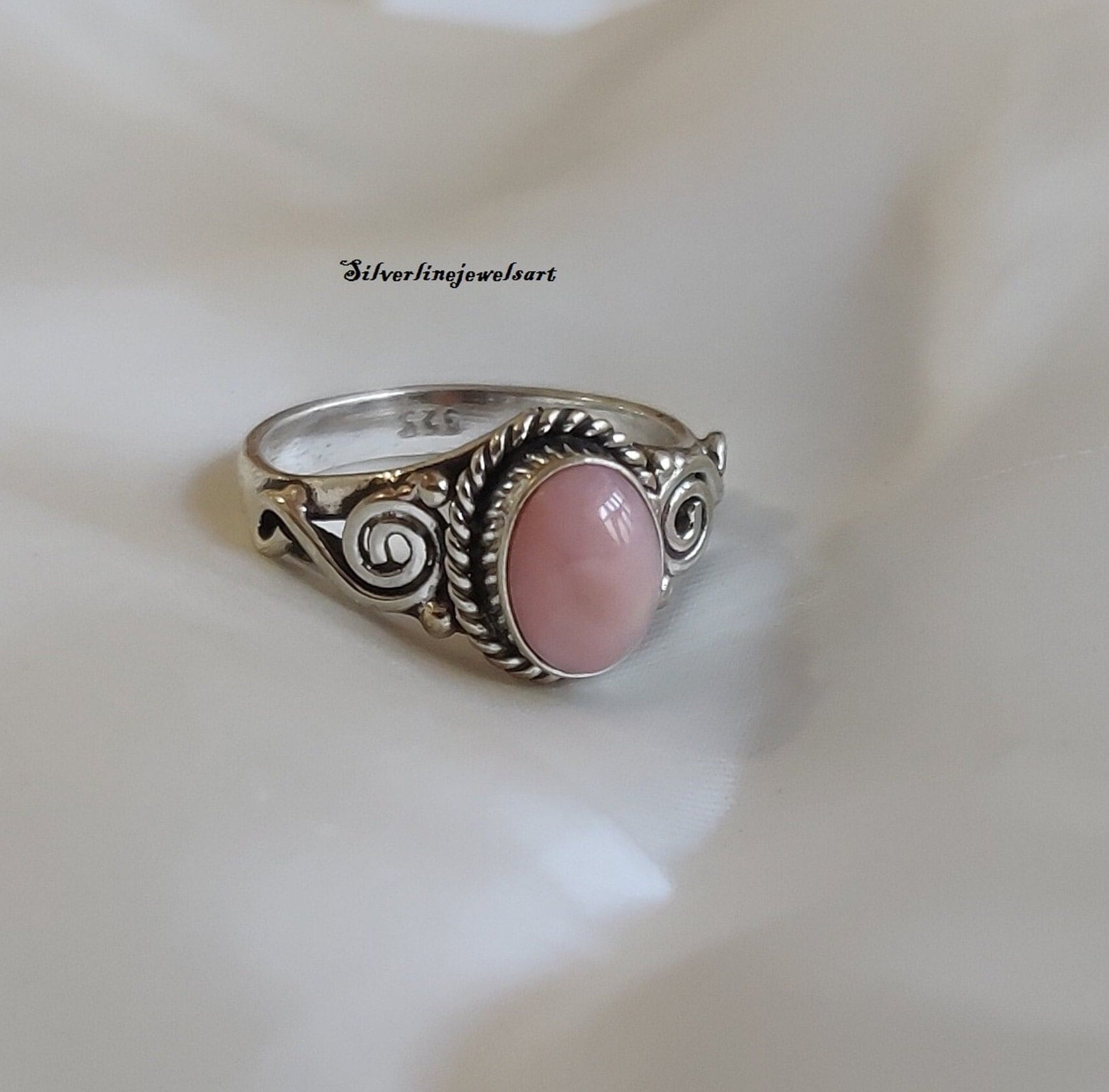 Natürlicher Rosa Opalring, Designer Ring, Bandring, 925 Sterling Silber Opal, Opal Schmuck, Handgemachter Frauen Geschenk von SilverlinejewelsArt