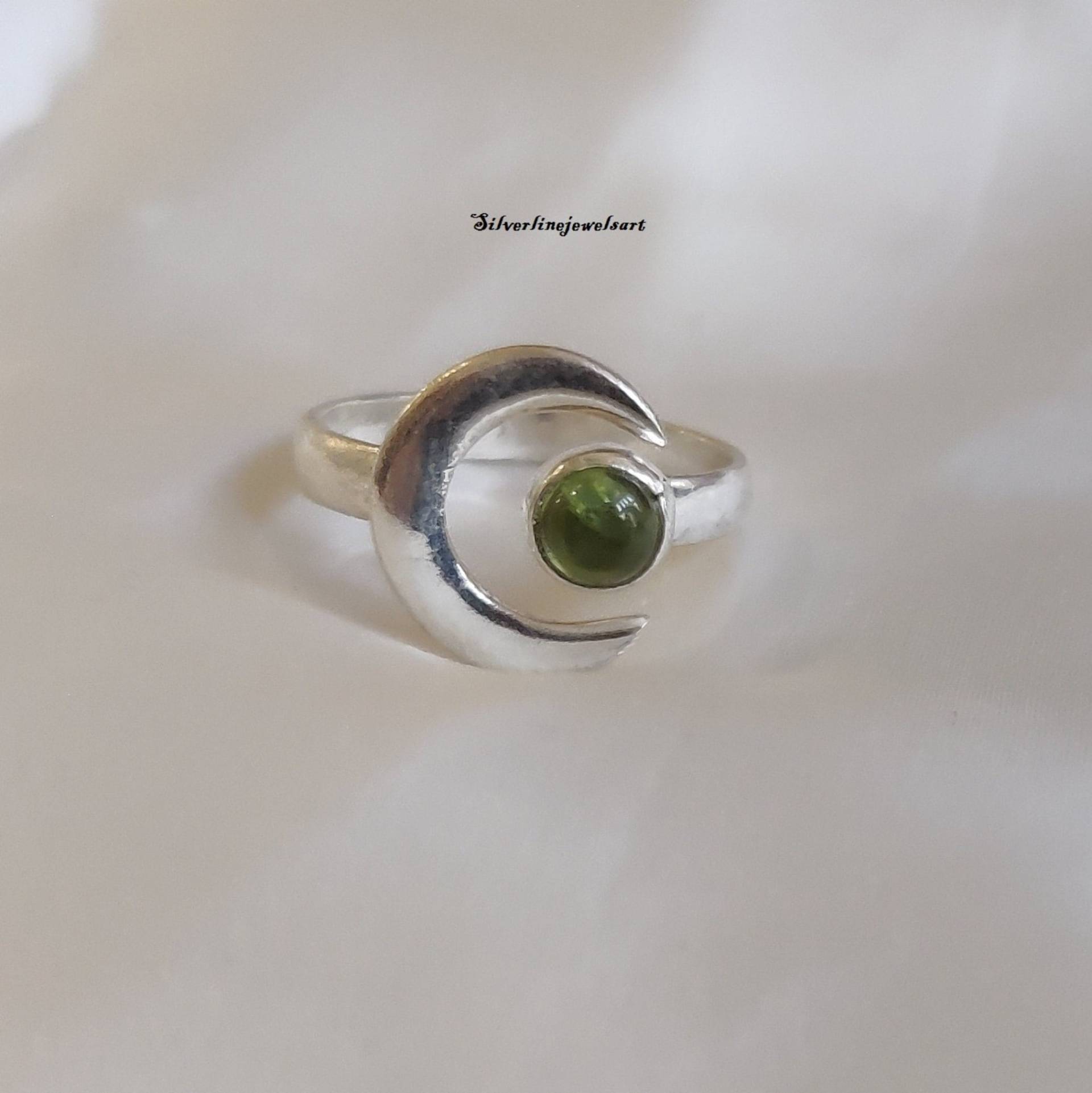 Peridot Ring, Natürlicher Peridot, Bandring, 925 Sterling Silber, Ehering, Edelstein Frauen Geschenk, Geburtsstein Ring von SilverlinejewelsArt