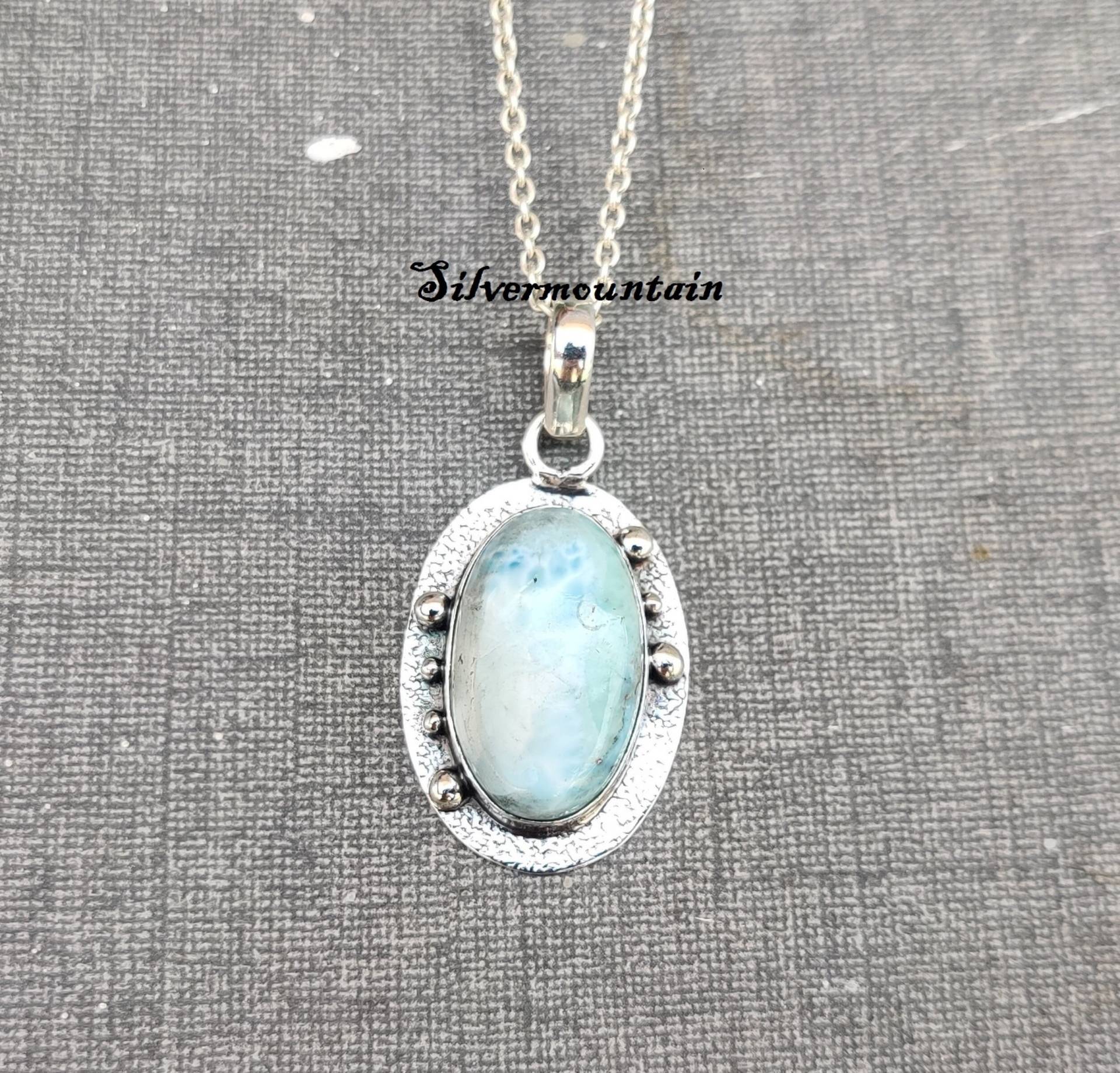 Larimar Edelstein Anhänger Ovaler Stein Schöner 925 Sterling Silber Erstaunlicher Handgemachter Geschenkartikelsp61 von Silvermountian