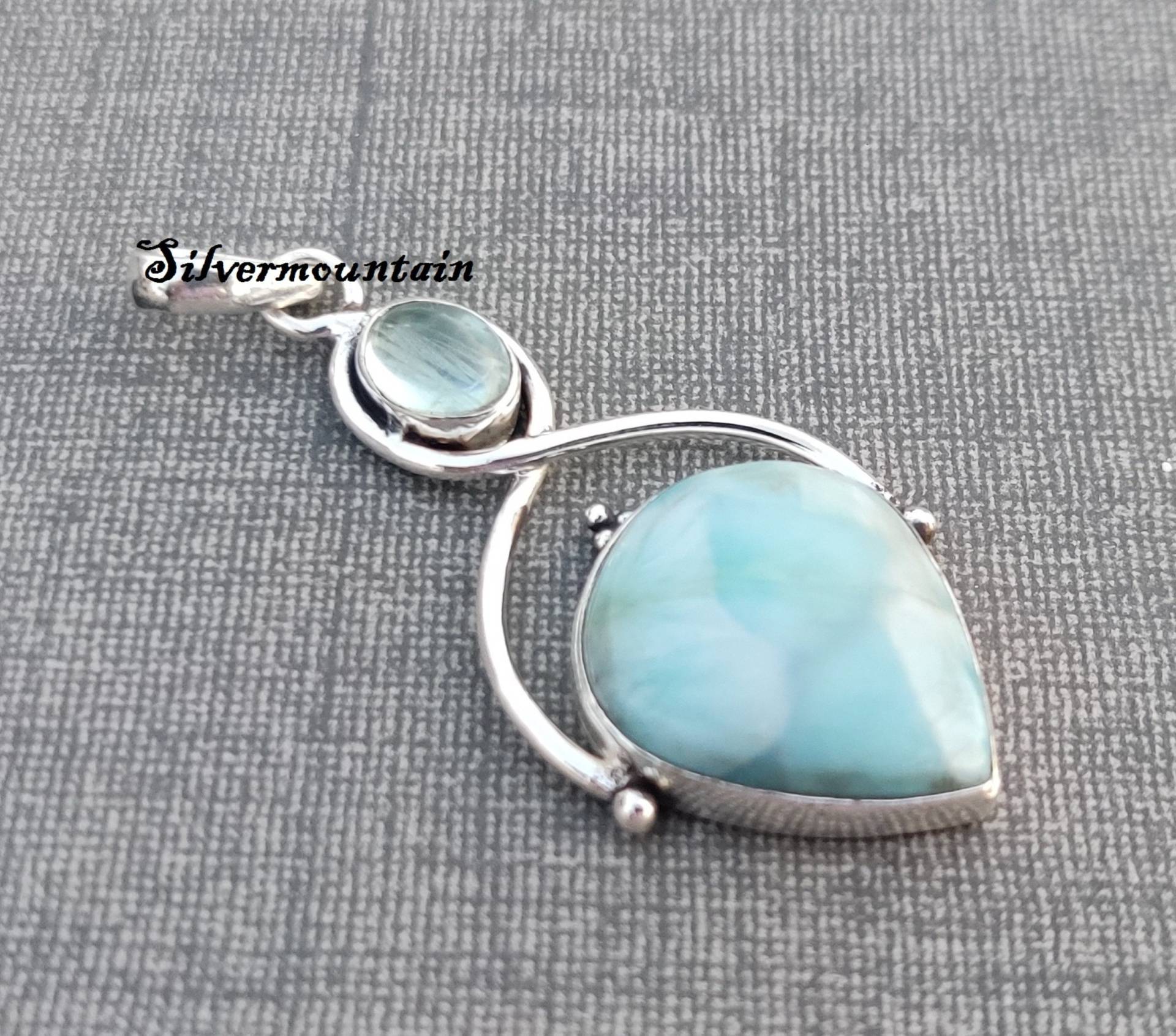 Larimar Edelstein Anhänger Schöner 925 Sterling Silber Anhängerhandgefertigter Anhängerdesigner Anhängerstyling Anhängergeschenkartikel von Silvermountian