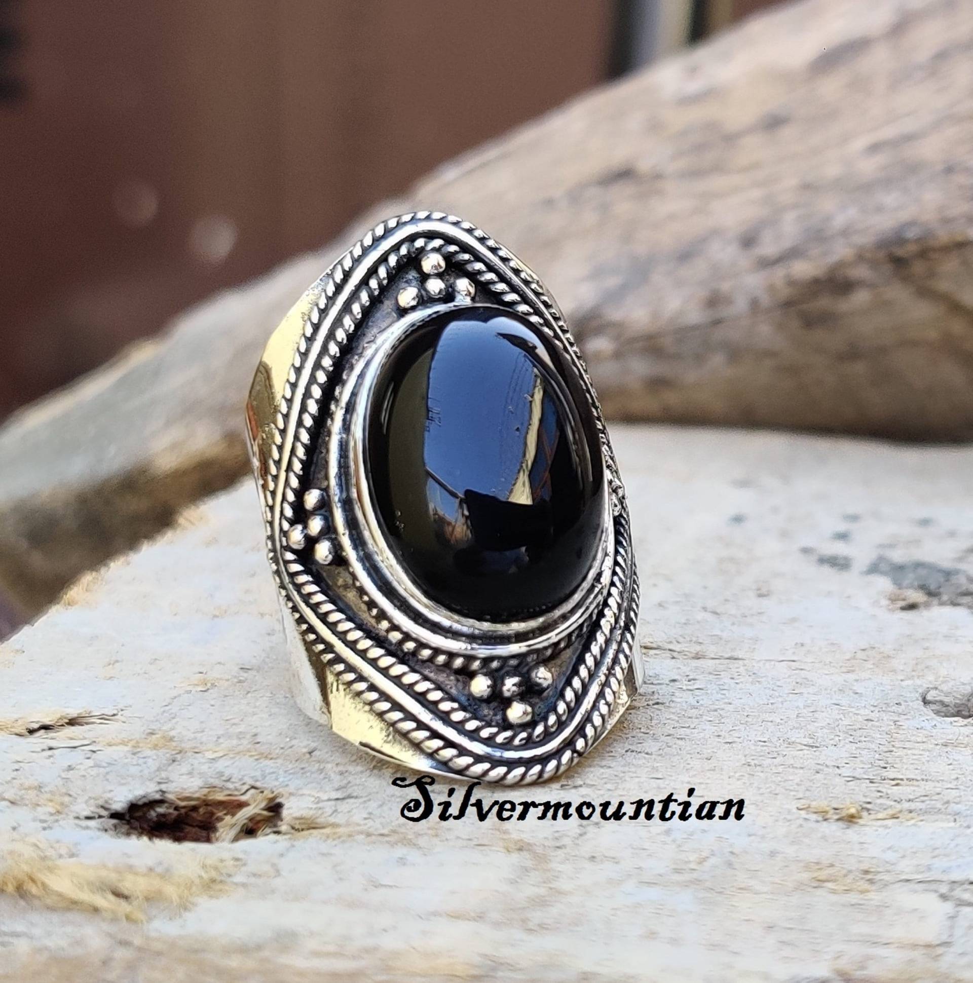 Schwarzer Onyx Ring 925 Sterling Silber Oval Stein Form Handgemachter Stilvoller Ringfrauenring Großartig Ringsilber Schmuck Mo02 von Silvermountian