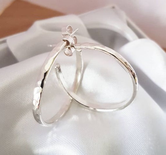 sterling Silber Mittelgroße Gehämmerte Oder Glänzende Creolen von Silvershimmer