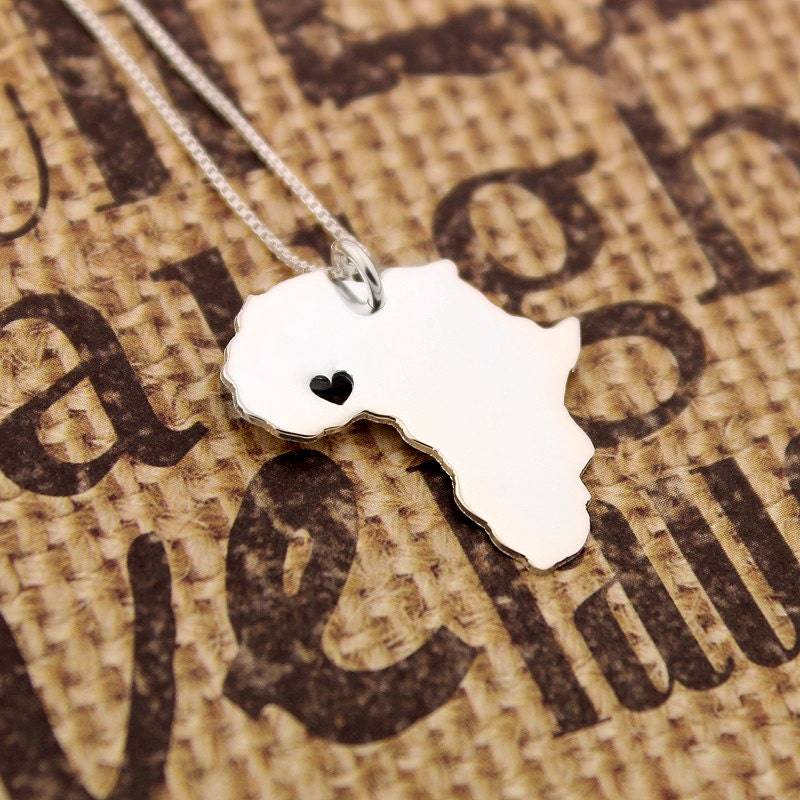 Afrika Halskette Sterling Silber Form Mit Herz Personalisiertes Und Gravur Land Geschenk - Liebe Für Sie von Silversmith925