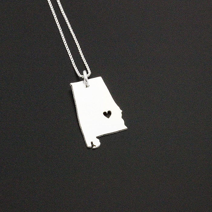 Alabama Halskette Personalisierte Zustand Sterling Silber Anhänger Mit Herz - Hometown Geschenk Gravierbar Alabama Halskette Personalisierte Zustand Sterling Silber Anhänger Mit Herz - Hometown Geschenk Gravierbar von Silversmith925