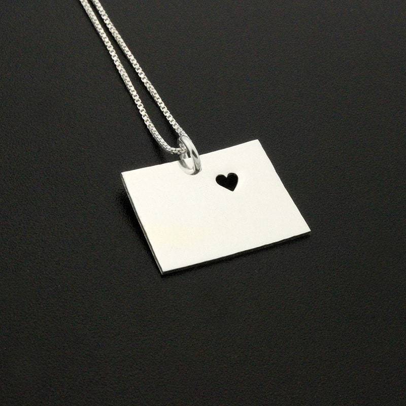 Colorado Halskette Personalisierte Sterling Silber State Mit Herz Kommt Box-Stil Kette, Gravierbar Namen Colorado Halskette Personalisierte Sterling Silber State Mit Herz Kommt Box-Stil Kette, Gravierbar Namen von Silversmith925