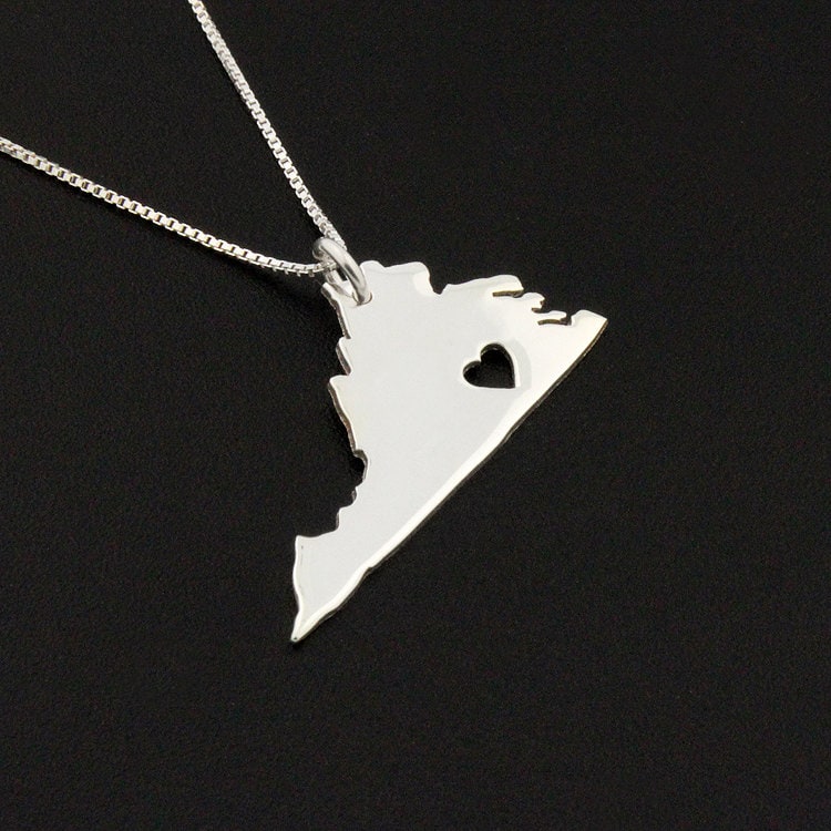 Virginia Halskette Personalisierter Sterling Silber State Halskettenanhänger Mit Herz Kommt Box-Kette Gravierbar Hometown Geschenk Virginia Halskette Personalisierter Sterling Silber State Halskettenanhänger Mit Herz Kommt Box-Kette Gravierbar Hometown Geschenk von Silversmith925