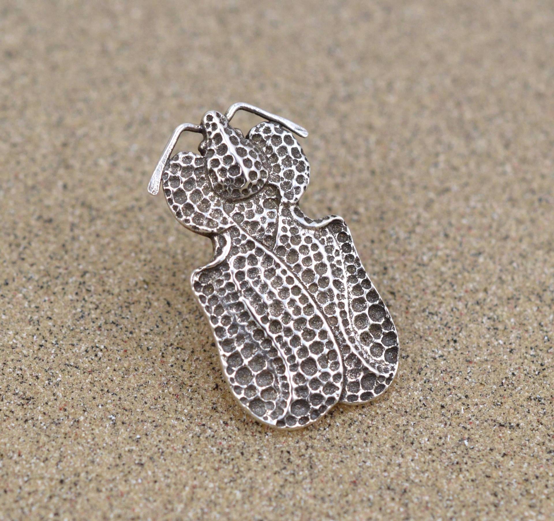 Lace Bug Pin/Krawattennadel - Sterling Silber Lace Bug Pin/Krawattennadel - Sterling Silber von SilverspotStudio