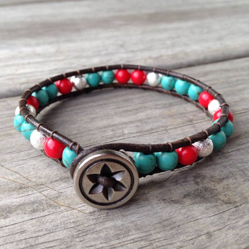 Türkis/Rot/Silber Perlen Leder Wickelarmband Mit Silberknopf von SilverstoneBeads