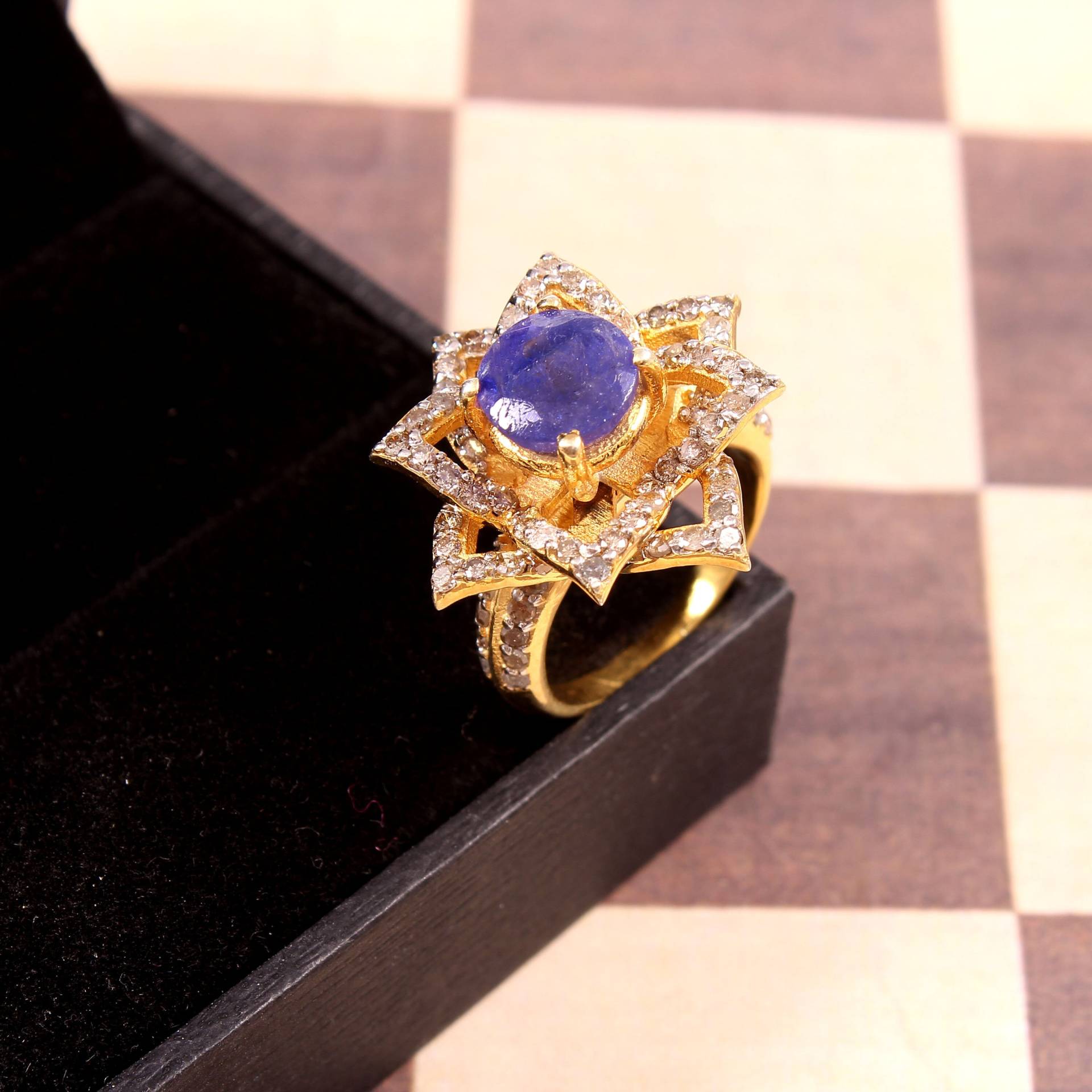 Tanzanite Edelstein Ring Besetzt Mit Natürlichen Pflaster Diamant Handgefertigten Schmuck Für Ihre Größe Erhältlich Tanzanite Edelstein Ring Besetzt Mit Natürlichen Pflaster Diamant Handgefertigten Schmuck Für Ihre Größe Erhältlich von Silvertree01