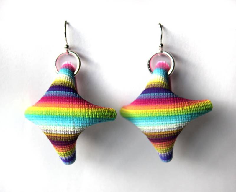 Mehrfarbige Gefaltete Blatt Ohrringe von SilviaOrtizDeLaTorre