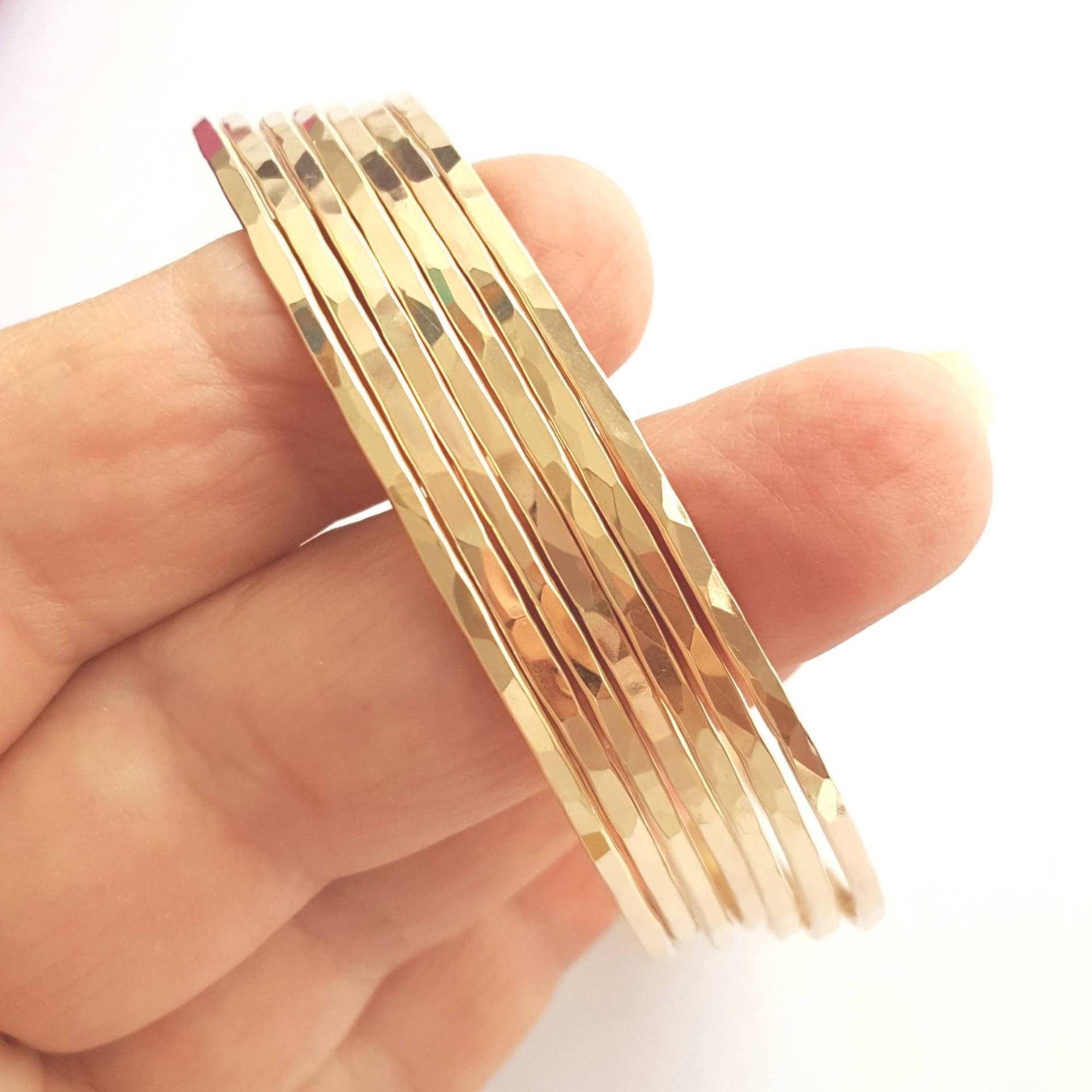 2 Mm Dickes 14K Gold Gefülltes Armreif Armband - Armbänder Set Von 3 Gehämmerte Armreifen Geschenk Für Sie 2 Mm Dickes 14K Gold Gefülltes Armreif Armband - Armbänder Set Von 3 Gehämmerte Armreifen Geschenk Für Sie von SimaGamlielJewelry
