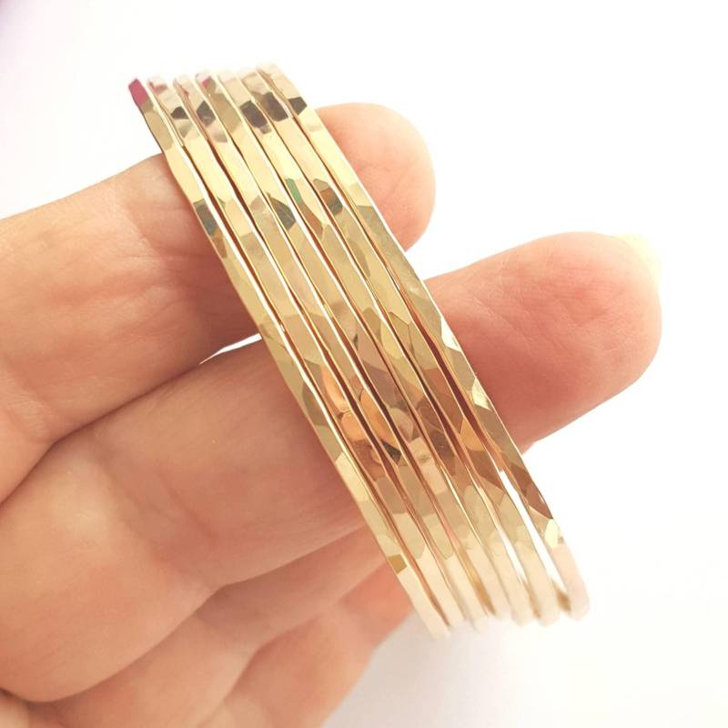 2 Mm Dickes 14K Gold Gefülltes Armreif Armband - Armbänder Set Von 3 Gehämmerte Armreifen Geschenk Für Sie 2 Mm Dickes 14K Gold Gefülltes Armreif Armband - Armbänder Set Von 3 Gehämmerte Armreifen Geschenk Für Sie von SimaGamlielJewelry