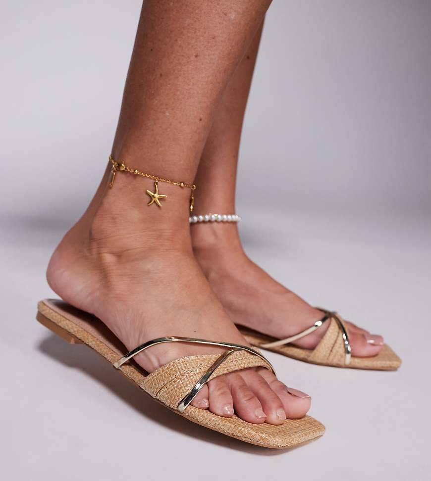 SIMMI London - Saffy - Flache Sandalen in Beige mit quadratischer Zehenpartie, breite Passform-Neutral von Simmi Wide Fit