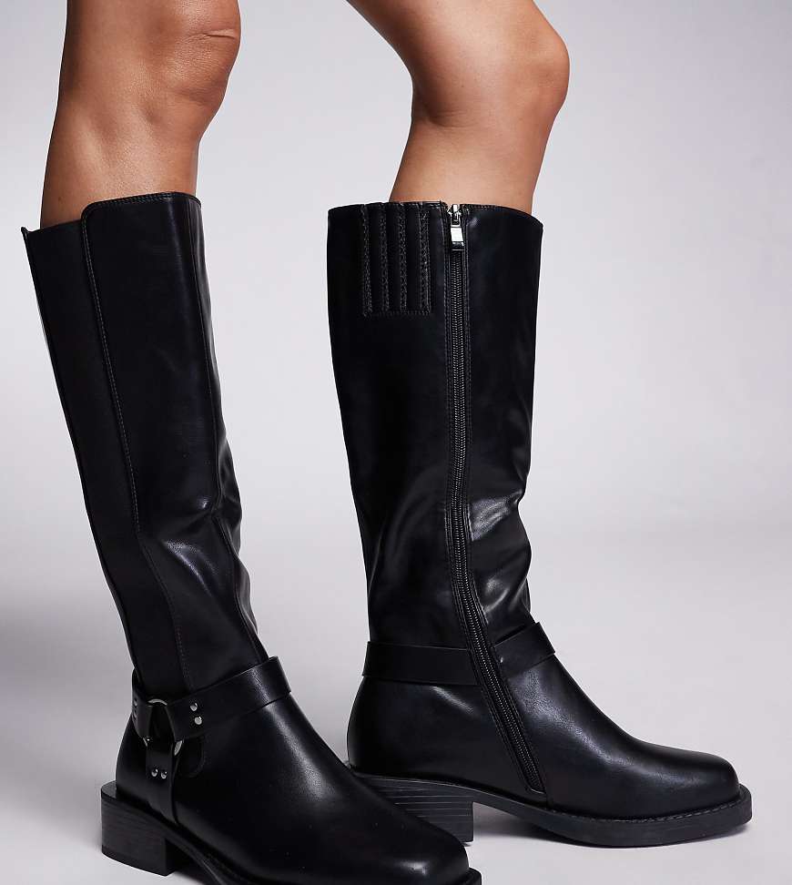 SIMMI London Wide Fit - Collins - Kniehohe Stiefel in Schwarz mit Schnallen, weite Passform SIMMI London Wide Fit - Collins - Kniehohe Stiefel in Schwarz mit Schnallen, weite Passform von Simmi Wide Fit