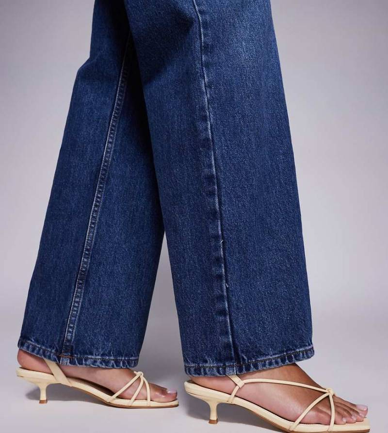 SIMMI London Wide Fit - Hanah - Sandaletten in Pastellgelb mit Pfennigabsatz und quadratischer Zehenpartie, weite Passform von Simmi Wide Fit