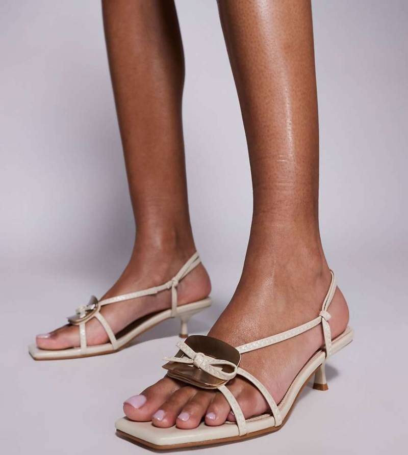 SIMMI London Wide Fit - Heiti - Sandaletten in Stein mit Kittenheels und Square-Toe, weite Passform-Neutral von Simmi Wide Fit