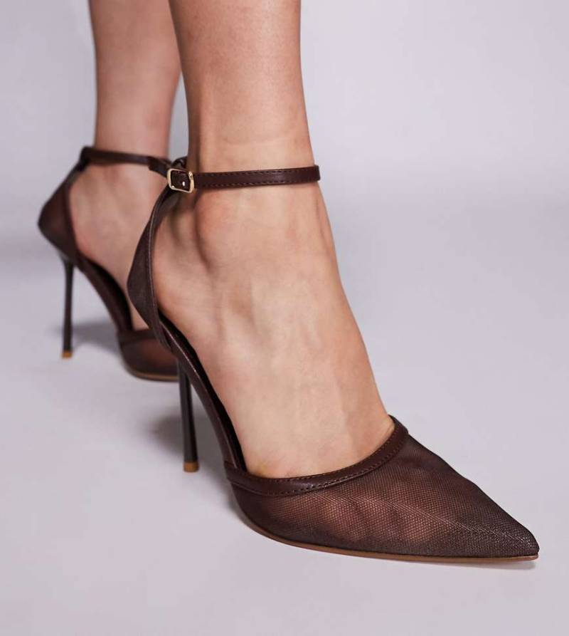 SIMMI London Wide Fit - Mandisa - Netzstoff-Pumps in Schokobraun mit Absatz, breite Passform von Simmi Wide Fit