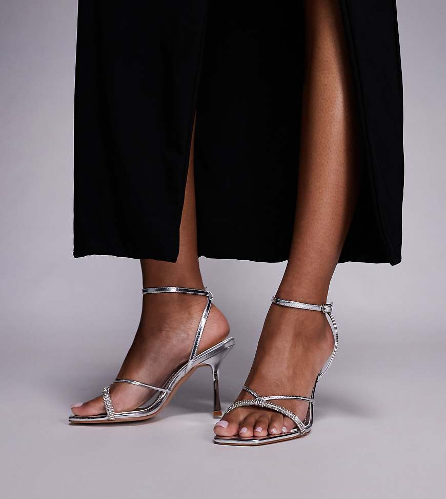 SIMMI London Wide Fit - Sebelle - Verzierte Sandaletten in Silberspiegel mit Absatz, weite Passform von Simmi Wide Fit