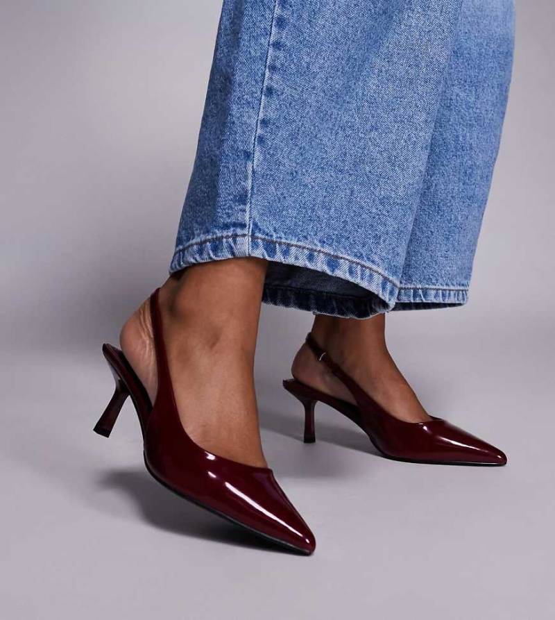 Simmi London - Laena - Schuhe in Burgunderrot mit Fersenriemen und Pfennigabsatz Simmi London - Laena - Schuhe in Burgunderrot mit Fersenriemen und Pfennigabsatz von Simmi Wide Fit