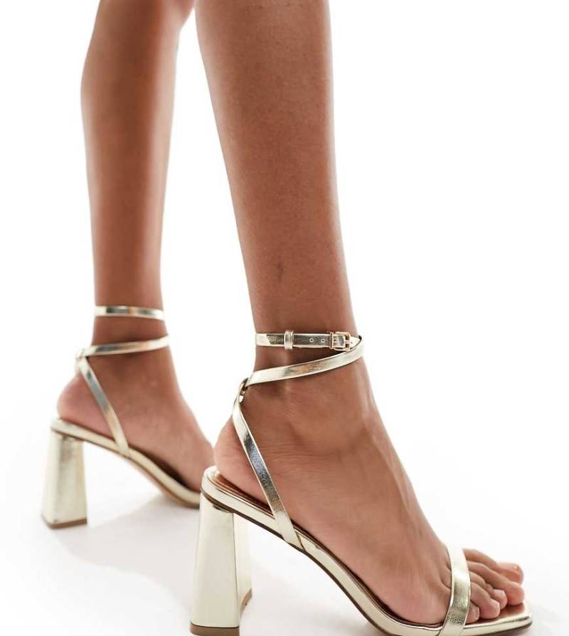 Simmi London Wide Fit - Bia - Riemchen-Sandaletten in Gold mit Blockabsatz, weite Passform-Goldfarben von Simmi Wide Fit