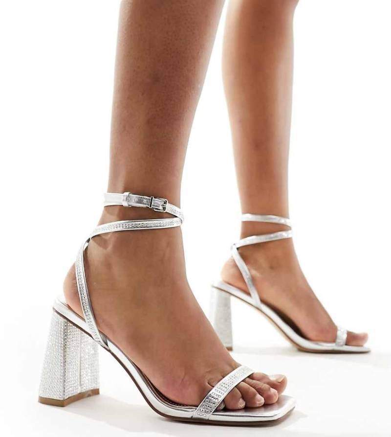Simmi London Wide Fit - Bolt - Sandaletten in verziertem Silber mit Blockabsatz, weite Passform von Simmi Wide Fit