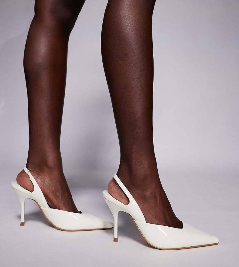 Simmi London - Wide Fit - Darcia - Spitze Absatzschuhe in Buttergelb mit Fersenriemen von Simmi Wide Fit
